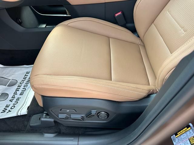 Used 2026 Hyundai Santa Fe Calligraphy AWD/4WD image 9