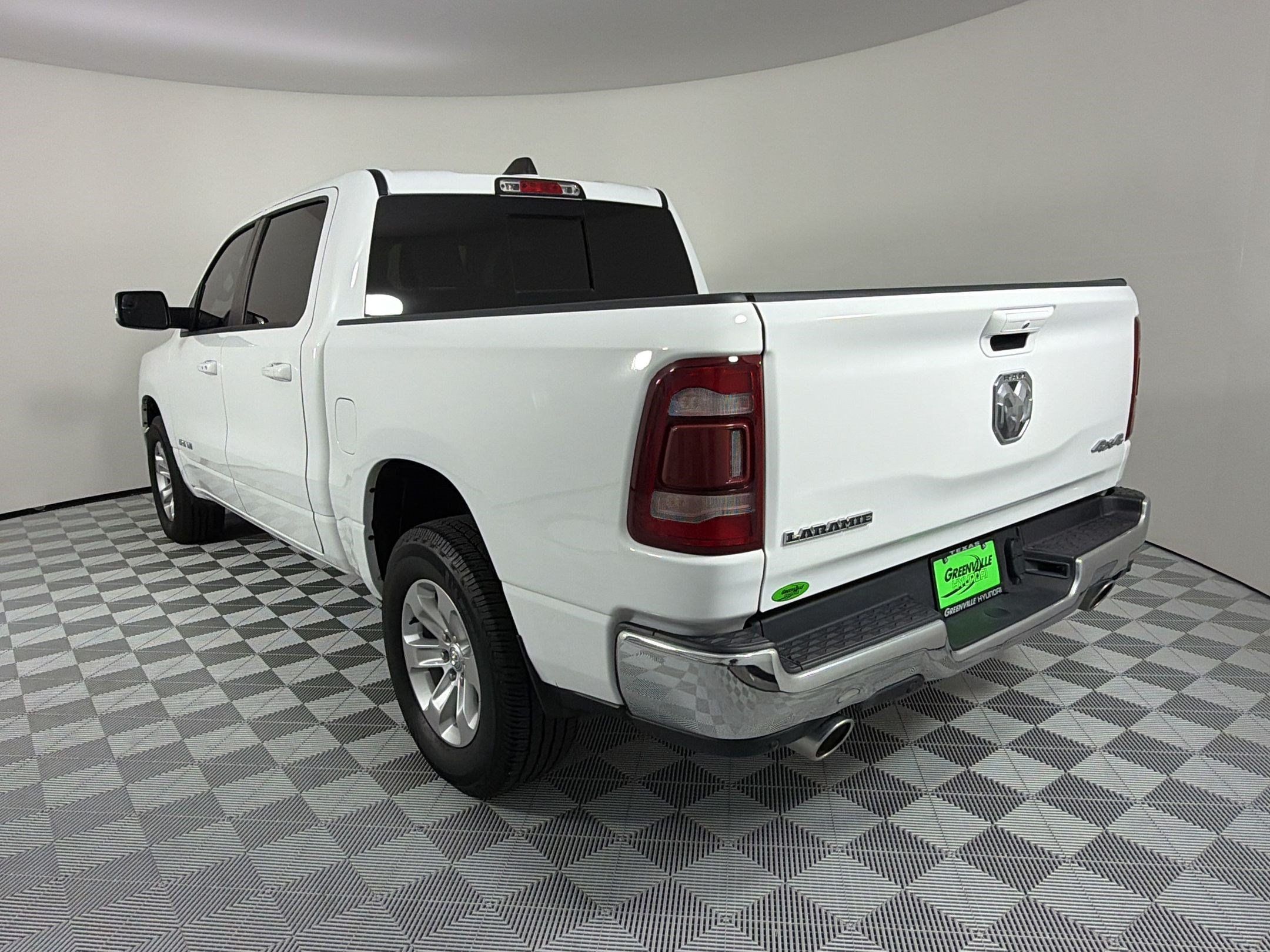 Used 2024 RAM 1500 Laramie AWD/4WD image 3