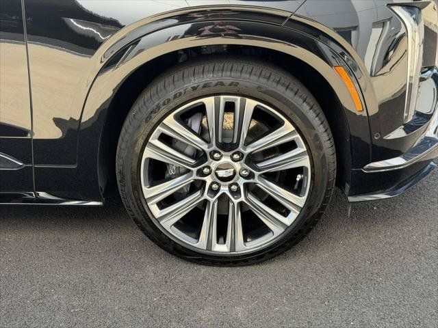 Used 2026 Cadillac Vistiq Platinum w/ LPO, Floor Liner Package AWD/4WD image 9