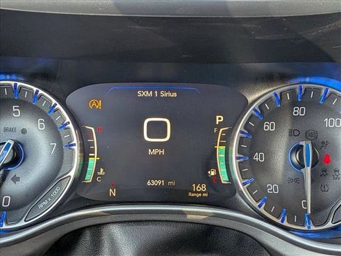 Used 2022 Chrysler Pacifica Touring-L image 2