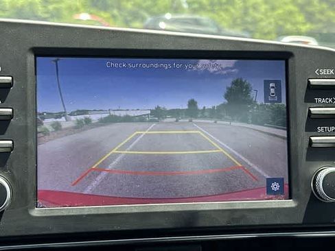 Used 2022 Hyundai Elantra SEL FWD image 13