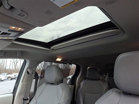 Certified 2024 Toyota Sienna XLE image 14