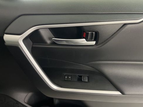 Used 2025 Toyota RAV4 XLE image 57