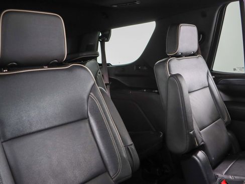 Used 2023 GMC Yukon SLT image 32