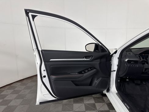 New 2025 Nissan Altima 2.5 SR image 28