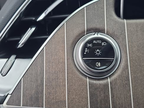 Used 2025 Mercedes-Benz E 350 Sedan image 25