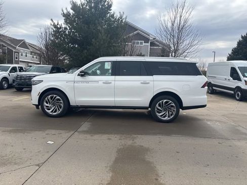New 2025 Lincoln Navigator L Reserve image 11