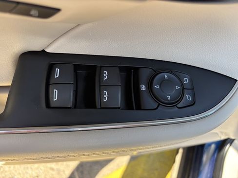 Used 2022 Buick Envision Essence w/ Technology Package I FWD image 19