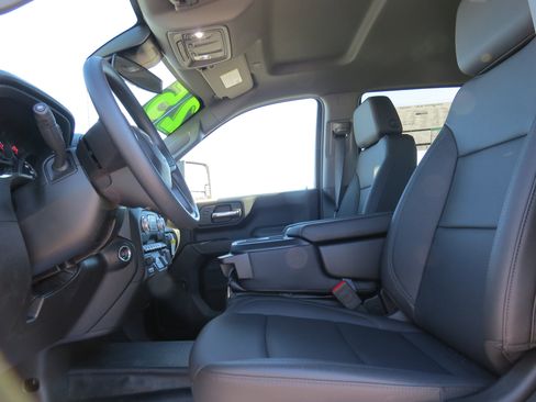 New 2025 GMC Sierra 2500 Pro w/ Convenience Package image 18