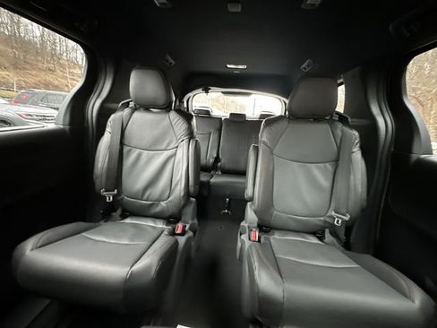 New 2026 Toyota Sienna Platinum image 28