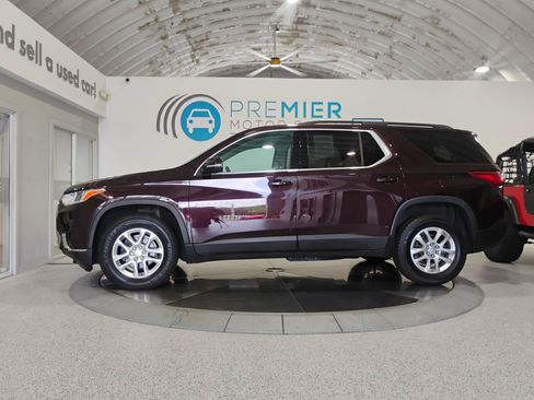Used 2021 Chevrolet Traverse LT FWD image 2