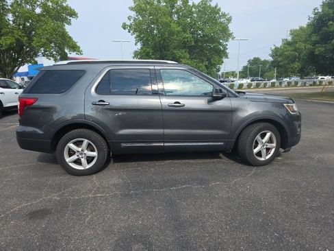 Used 2016 Ford Explorer XLT w/ Equipment Group 202A AWD/4WD image 11