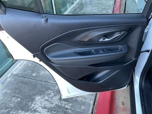 Used 2024 GMC Terrain SLE image 18