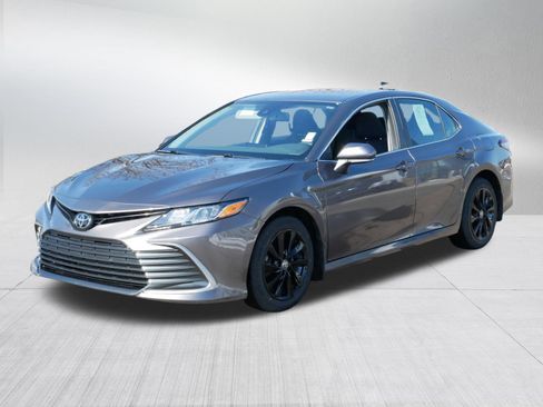 Used 2023 Toyota Camry LE w/ Convenience Package image 3