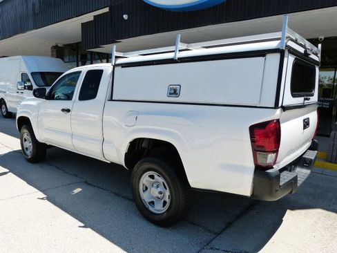 Used 2021 Toyota Tacoma SR image 3