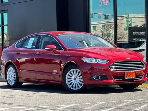 Used 2015 Ford Fusion Energi SE FWD image 2