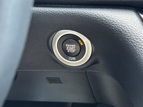 Used 2024 Chrysler Pacifica Touring image 30