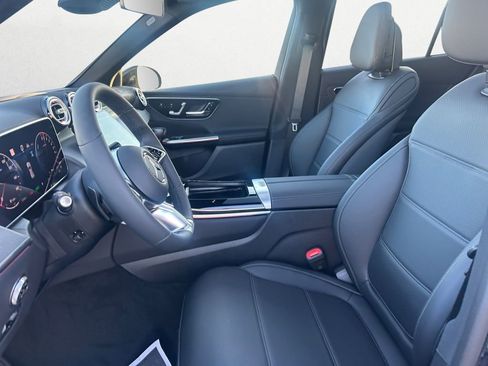 Used 2025 Mercedes-Benz GLC 350e 4MATIC image 10