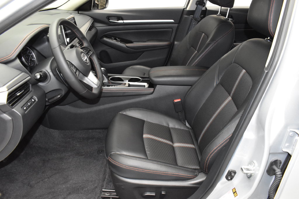 Used 2025 Nissan Altima 2.5 SR FWD image 13