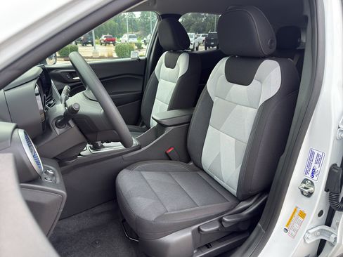 New 2026 Chevrolet Trax LS w/ LS Convenience Package FWD image 10