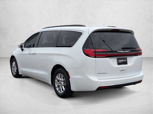 Used 2022 Chrysler Pacifica Touring-L image 7