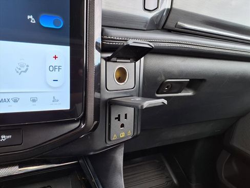 Used 2024 Ford F150 Lightning Platinum image 35