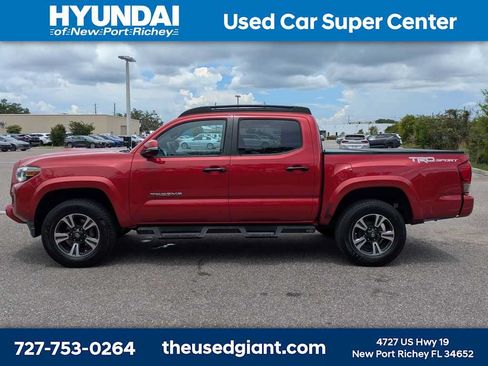 Used 2017 Toyota Tacoma TRD Sport w/ Tow Package RWD image 2