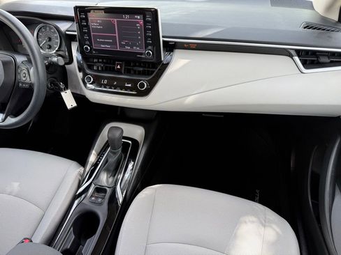 Used 2021 Toyota Corolla LE image 11