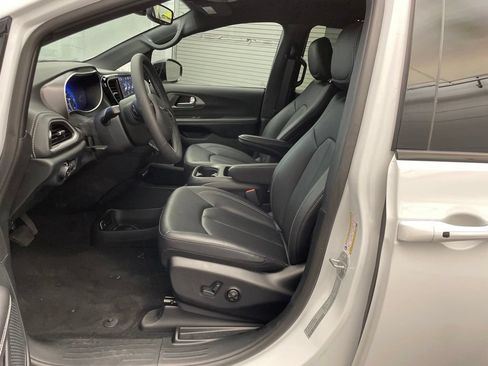 New 2026 Chrysler Pacifica Select FWD image 15