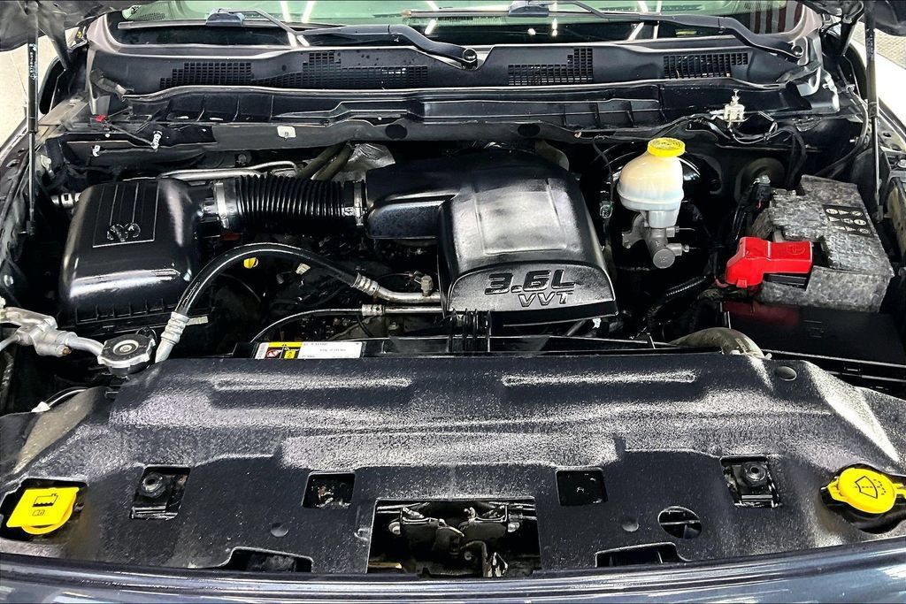 Used 2018 RAM 1500 Express AWD/4WD image 25