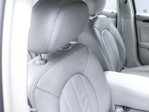 Used 2007 Buick Lucerne CXL w/ Luxury Package image 8