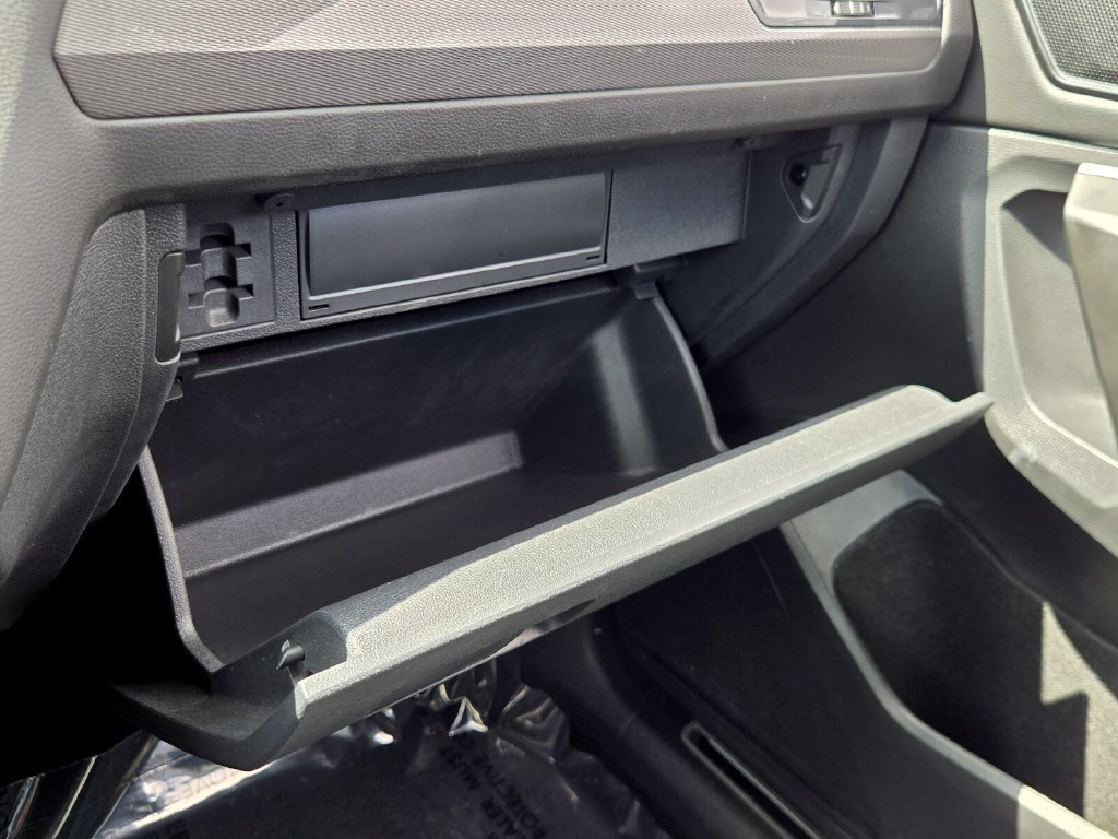 Certified 2023 Volkswagen Tiguan SE R-Line FWD image 25