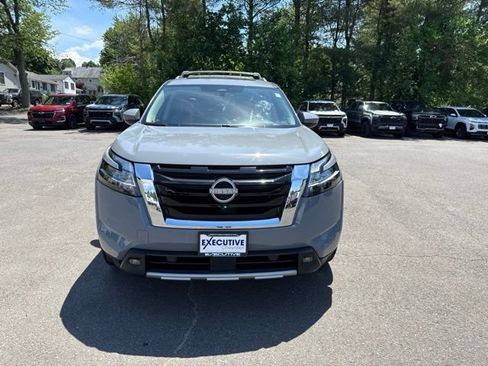 Used 2024 Nissan Pathfinder Platinum w/ Cargo Package AWD/4WD image 3