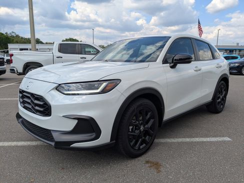 Used 2023 Honda HR-V Sport image 8