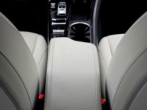 Used 2023 Hyundai Sonata SE w/ Preferred Accessory Package image 21