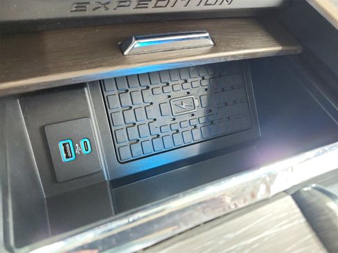 Used 2023 Ford Expedition Max Limited image 33