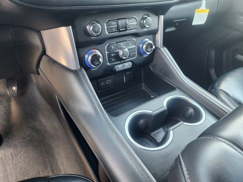 Used 2022 GMC Yukon XL SLE image 34