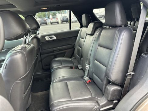 Used 2015 Ford Explorer XLT w/ Equipment Group 202B AWD/4WD image 11