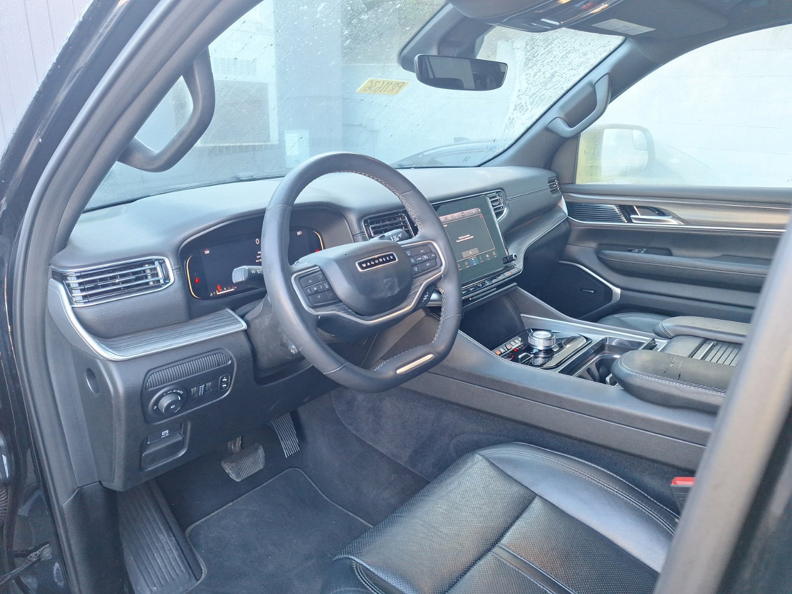 Used 2024 Jeep Wagoneer L Series II w/ Flexible Seating Group AWD/4WD image 9