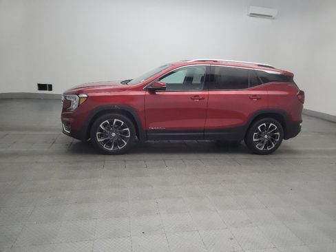 Used 2023 GMC Terrain SLT w/ Tech Package FWD image 2