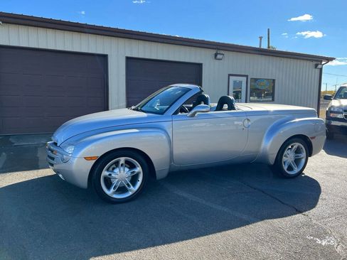 Used 2004 Chevrolet SSR w/ Preferred Equipment Group image 1
