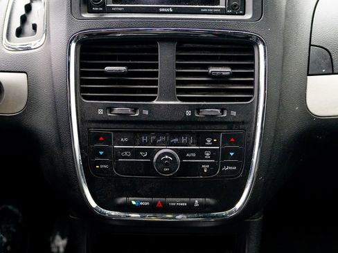 Used 2014 Dodge Grand Caravan R/T image 31