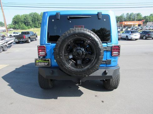 Used 2016 Jeep Wrangler Unlimited Sahara w/ Connectivity Group AWD/4WD image 5