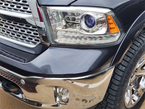 Used 2018 RAM 1500 Laramie w/ Convenience Group AWD/4WD image 8