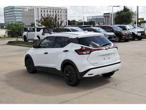 Used 2024 Nissan Kicks S FWD image 4