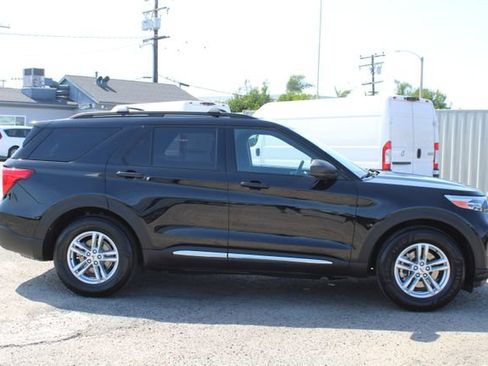 Used 2020 Ford Explorer XLT RWD image 3