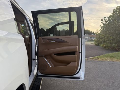 Used 2016 Cadillac Escalade ESV Platinum image 22