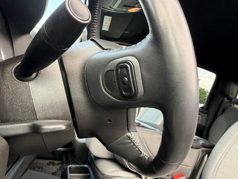 Used 2022 RAM 1500 Big Horn AWD/4WD image 16