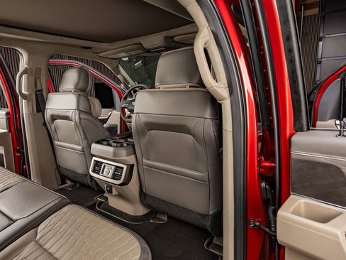 Used 2026 Ford F350 Platinum w/ Platinum Plus Package image 32