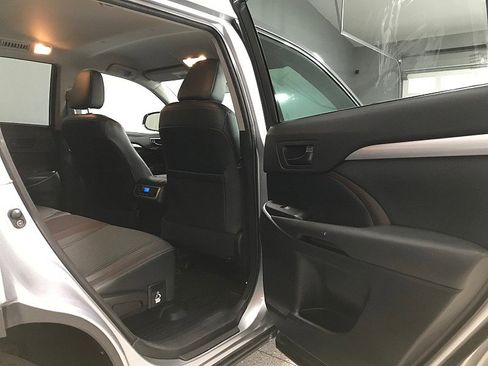 Used 2015 Toyota Highlander Plus AWD/4WD image 17